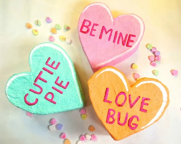 Learn how to make a candy heart sculpture in this fantastic lesson plan!